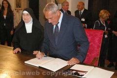 Pietro Grasso nel monastero delle clarisse