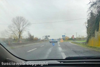 Viterbo - Svincolo chiuso in strada Bagni
