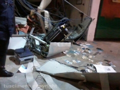 Viterbo - Sventrata filiale Carivit