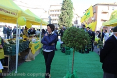Taglio del nastro al mercatino di Coldiretti