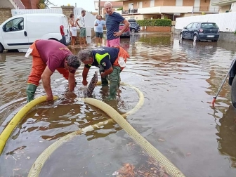 Tarquinia Lido allagata - l'intervento dei volontari dell'Aeopc