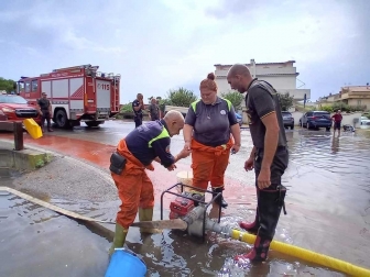 Tarquinia Lido allagata - l'intervento dei volontari dell'Aeopc