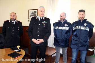 Viterbo - Tenta due rapine pistola in pugno, arrestato - La conferenza stampa dei carabinieri