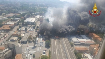 Bologna - Tir esplode sul raccordo