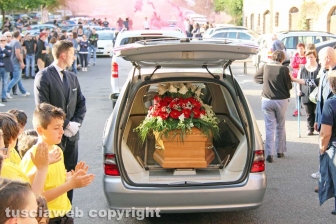 Vallerano - Tra le lacrime, l'addio a Emiliano Morelli