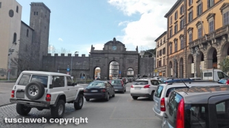 Traffico bloccato a piazzale Gramsci
