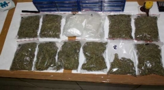 Parte della droga sequestrata