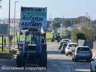 Tarquinia - I trattori marciano verso l'Aurelia
