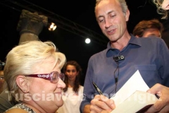 Marco Travaglio tra i fans