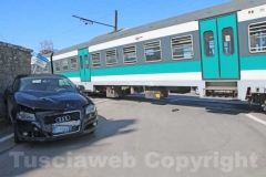 Treno contro auto
