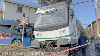 Treno contro autobus