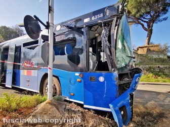 Soriano nel Cimino - Scontro pullman-treno