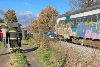 Vitorchiano - Treno travolge auto