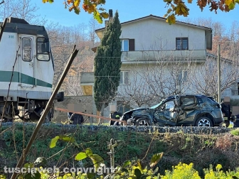 Vitorchiano - Treno travolge auto