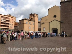 Santa Rosa - Tribune - Fila in stile medievale per i biglietti