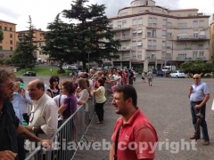 Santa Rosa - Tribune - Fila in stile medievale per i biglietti