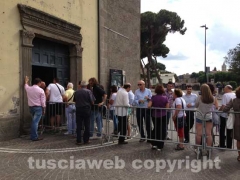 Santa Rosa - Tribune - Fila in stile medievale per i biglietti