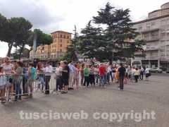 Santa Rosa - Tribune - Fila in stile medievale per i biglietti