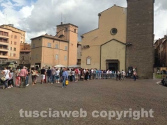 Santa Rosa - Tribune - Fila in stile medievale per i biglietti