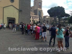 Santa Rosa - Tribune - Fila in stile medievale per i biglietti