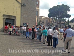 Santa Rosa - Tribune - Fila in stile medievale per i biglietti