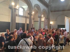 Santa Rosa - Tribune - Fila in stile medievale per i biglietti