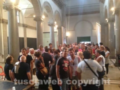 Santa Rosa - Tribune - Fila in stile medievale per i biglietti