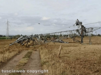 Maltempo - Tromba d'aria nella zona nord di Viterbo - Traliccio abbattuto