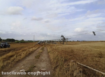 Maltempo - Tromba d'aria nella zona nord di Viterbo - Traliccio abbattuto