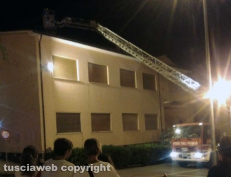 Graffignano - Danni al tetto dell'istituto Pio Fedi - L'intervento di carabinieri e vigili del fuoco