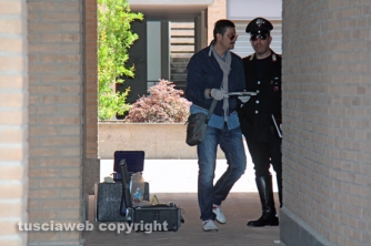 Trovato impiccato nel garage - Indagini dei carabinieri