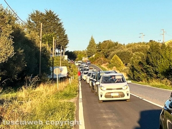 Viterbo - Tuscanese - Furgone va a finire su un albero - Il traffico
