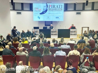 I Pirati della bellezza - Tutti in fila per vedere Marco Travaglio