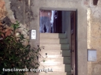 Uccide la compagna a coltellate - L\'abitazione