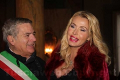 12-Valeria Marini con Arena