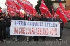 165-Manifestazione per il distretto ceramico
