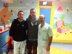 189-Leonardo Bonucci al Gemelli con i bambini malati di tumore