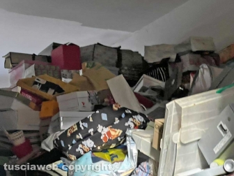 Viterbo - Un appartamento ridotto a discarica