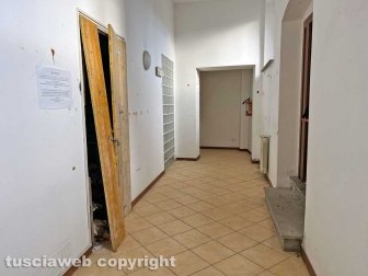 Viterbo - Un appartamento ridotto a discarica
