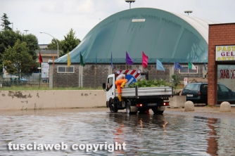 Viterbo allagata - Un lago sulla tangenziale