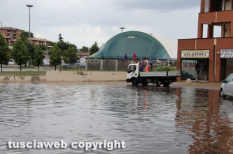 Viterbo allagata - Un lago sulla tangenziale