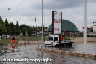 Viterbo allagata - Un lago sulla tangenziale