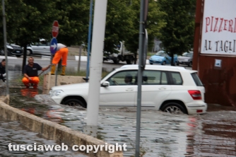 Viterbo allagata - Un lago sulla tangenziale