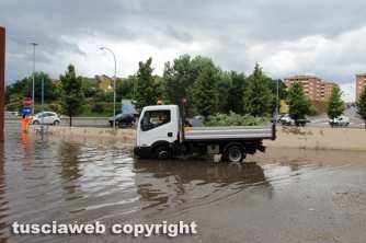 Viterbo allagata - Un lago sulla tangenziale