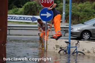 Viterbo allagata - Un lago sulla tangenziale
