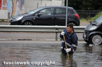 Viterbo allagata - Un lago sulla tangenziale