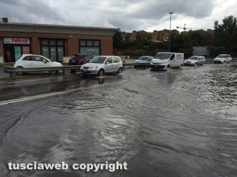 Viterbo allagata - Un lago sulla tangenziale