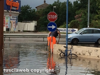 Viterbo allagata - Un lago sulla tangenziale