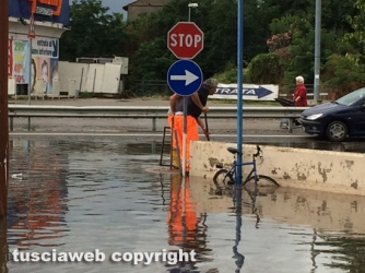 Viterbo allagata - Un lago sulla tangenziale