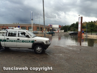 Viterbo allagata - Un lago sulla tangenziale
